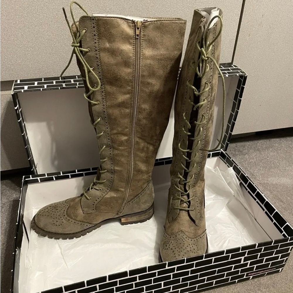 Dirty Laundry Women’s Lace Up & Zip Up Tall Distressed Boot - Sz 9